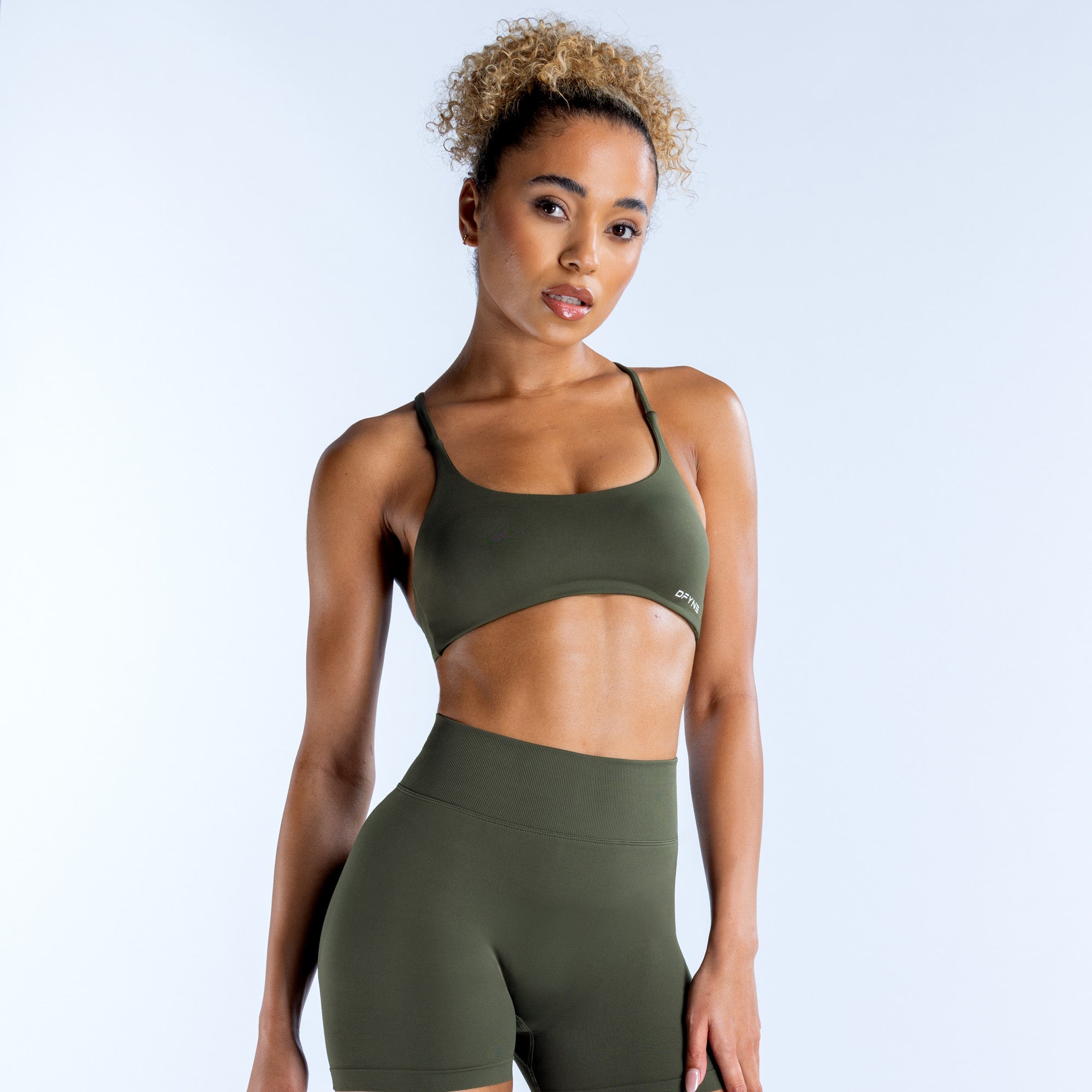 Stanik Sportowy DFYNE Dynamic Twist Back Damskie Oliwkowe | 8912-SAZHJ