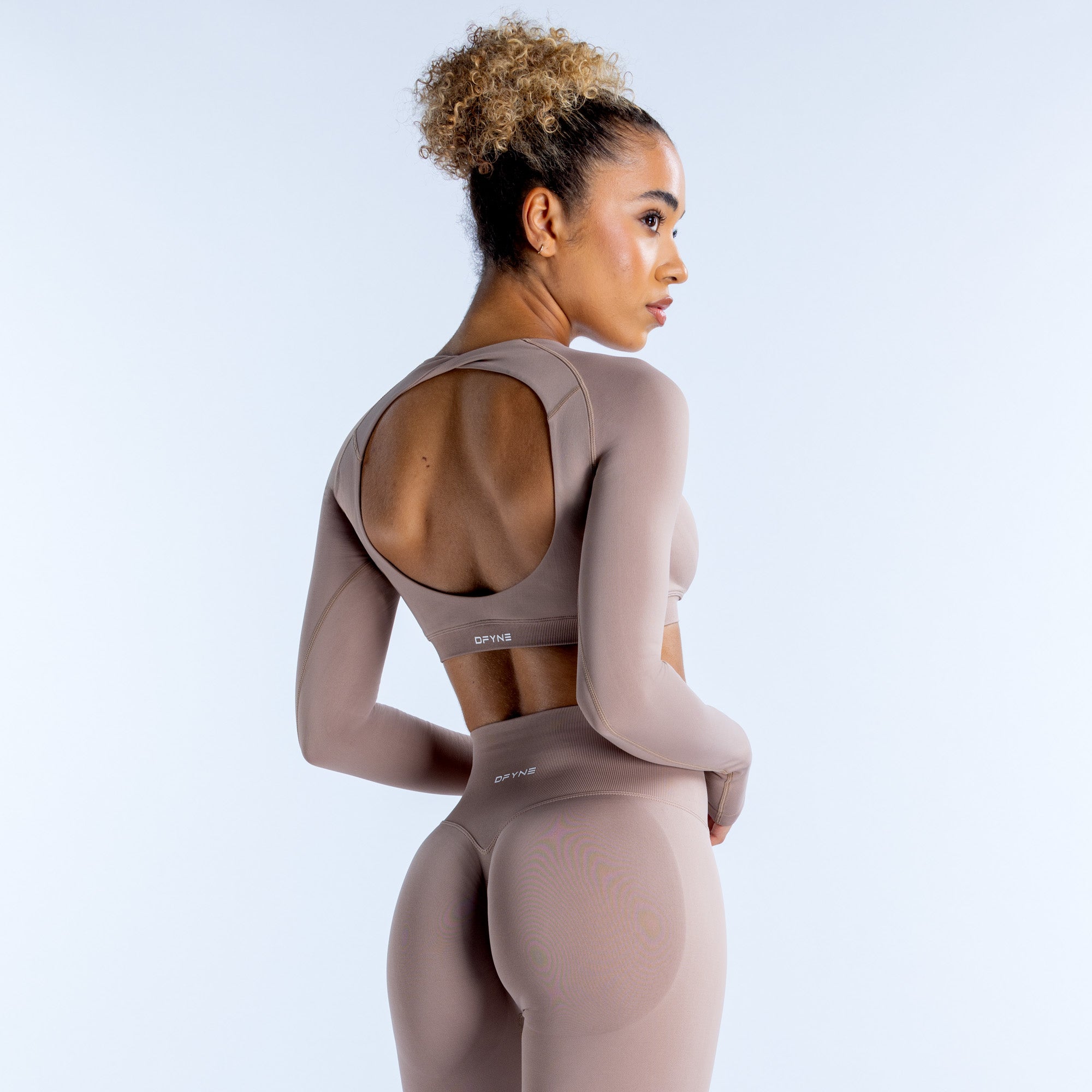 Top DFYNE Dynamic Long Sleeve Crop Damskie Beżowe | 8239-HBGTD